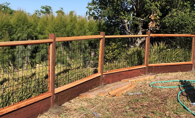 Welded wire mesh fence