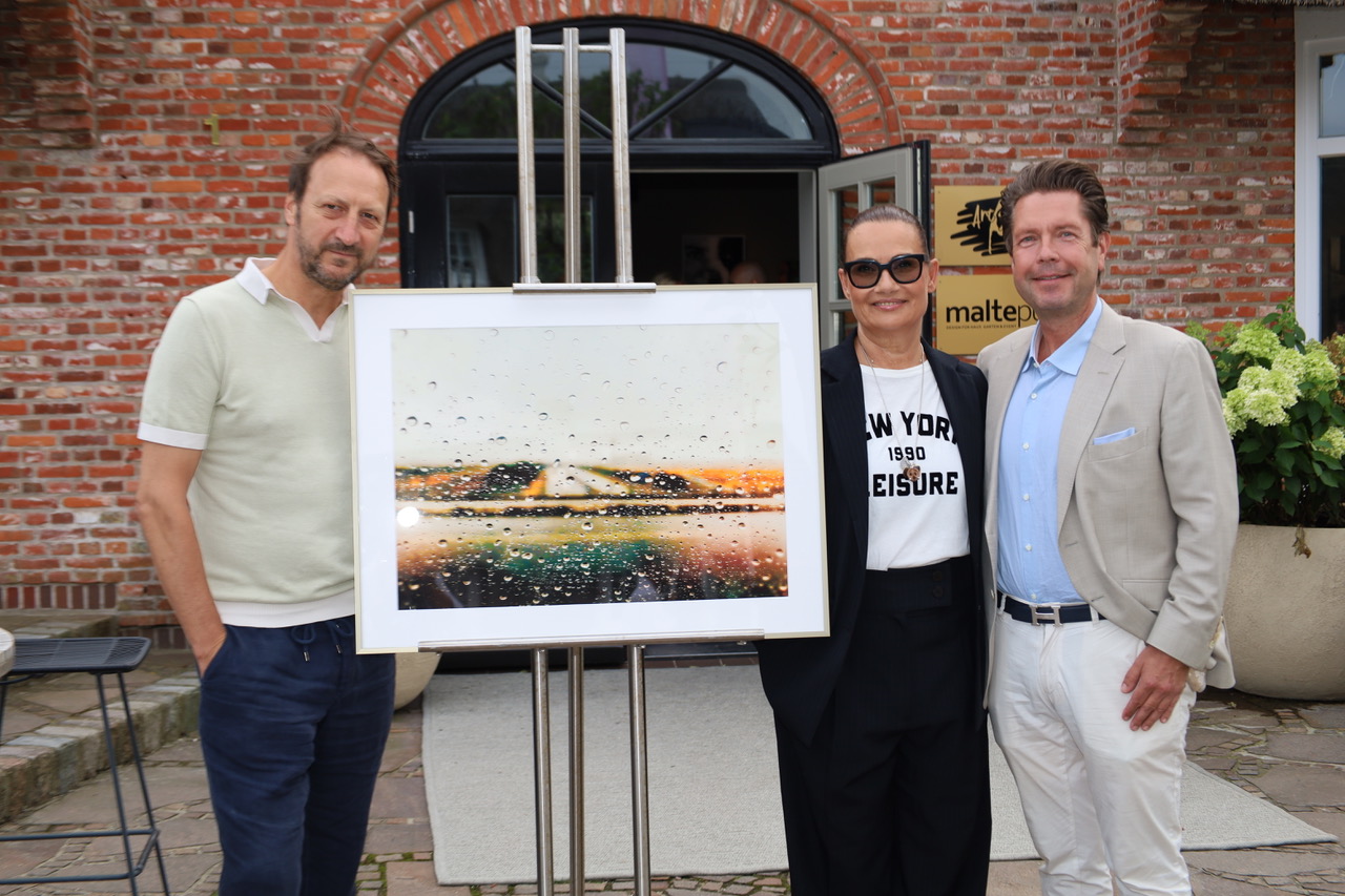 Zahlreiche Prominente bei Vernissage von Jenny Jürgen in Kampen auf Sylt