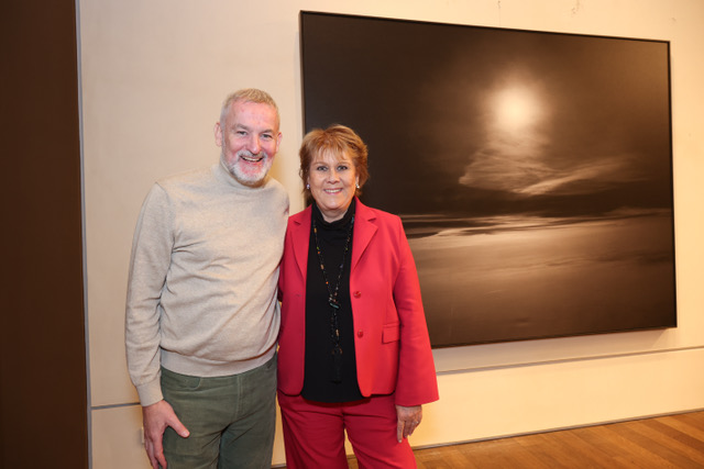 • Ausstellung läuft bis 21. Februar 2026
• Zahlreiche Gäste bei Vernissage in den Stadthöfen Hamburg