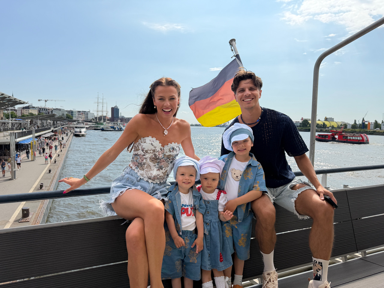 Eine Hafenrundfahrt auf der Elbe.