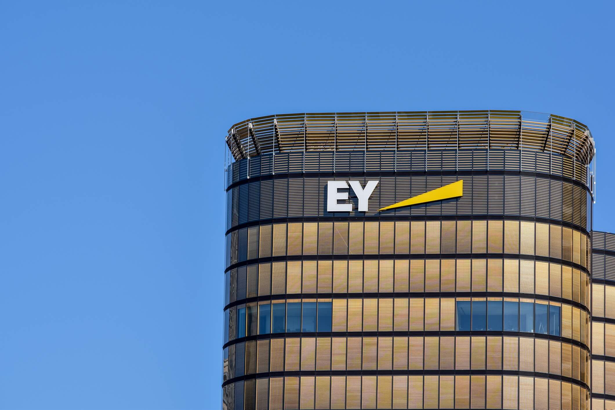EY Survey Finds Banks Investing in AI & Data Infrastructure to Overhaul Regulatory Reporting