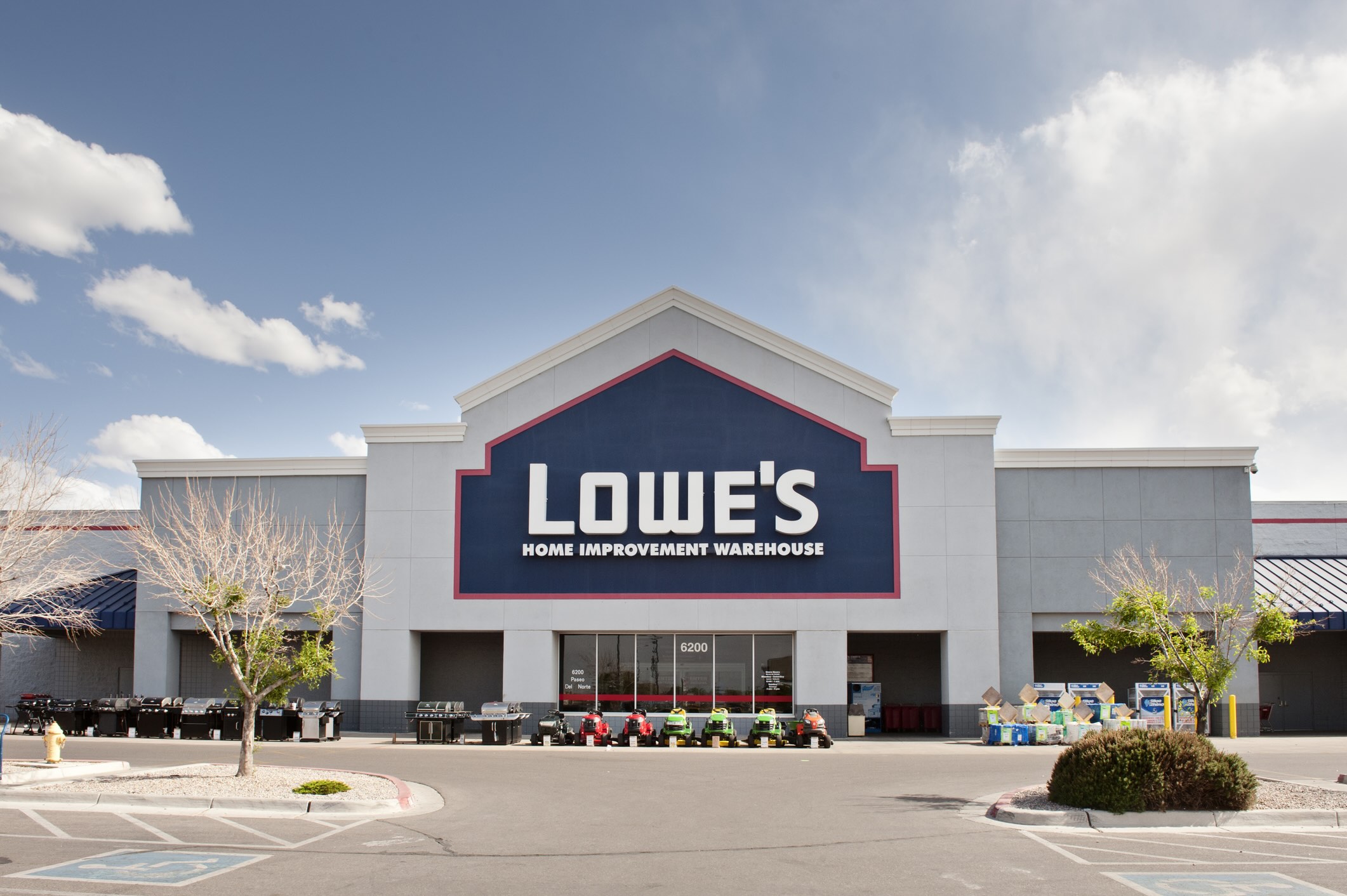 Lowe’s Hit With $12.5 Million Penalty Over Lead-Safety Failures in Home Renovations