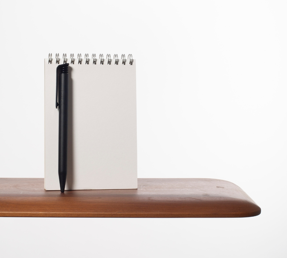 Refillable recycled pen