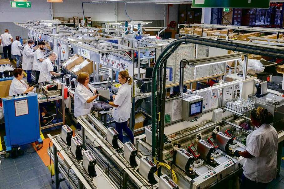 Usine Malongo relocalisée à La-Roche-sur-Yon en Vendée, pour fabriquer ses cafetières Expresso Eoh 100 % made in France. (© Thomas Louapre - DIVERGENCE)