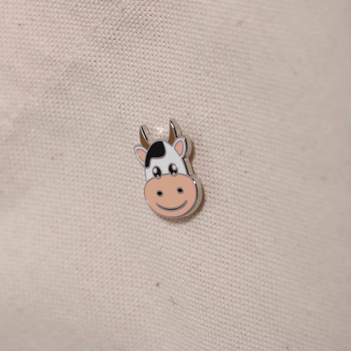 Pin's métallique découpé à la forme