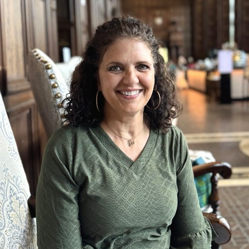 Teresa Seldomridge - piano instructor at Potomac Music in Lorton, VA