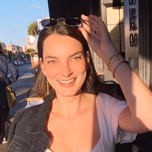 Claire Lowe headshot