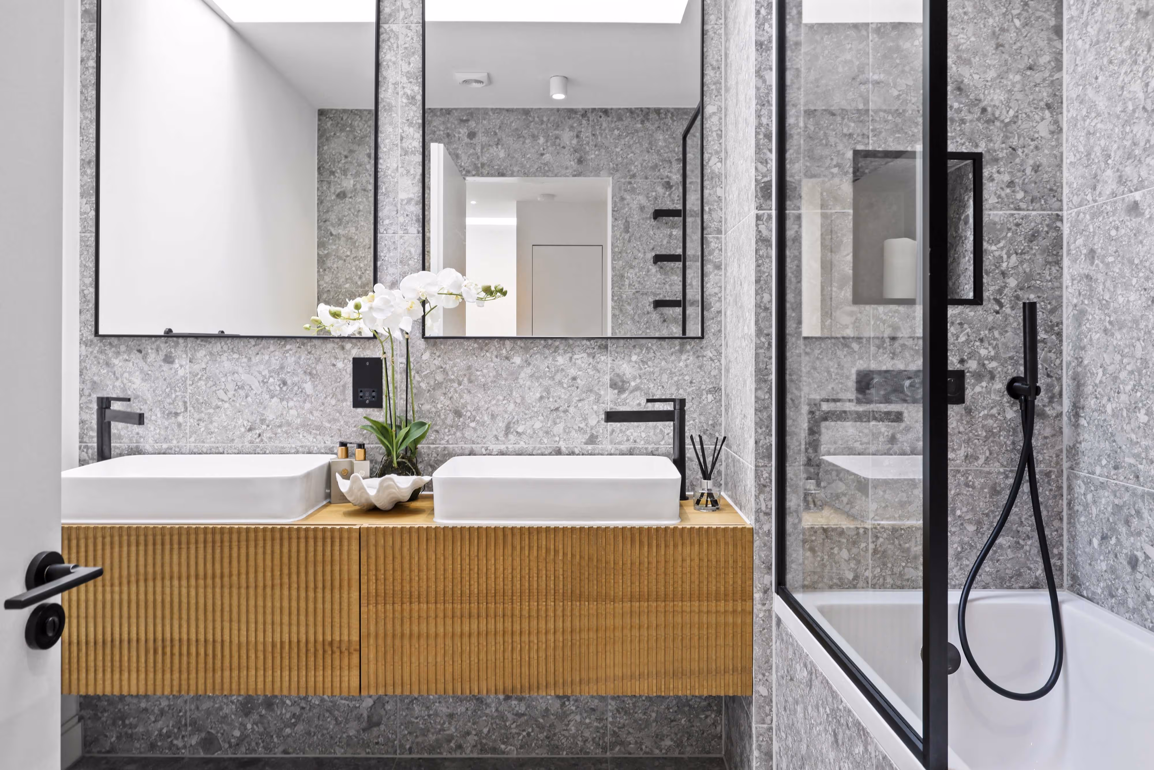 Lanbury Group is a privately owned property development and investment company operating in London and the South East.