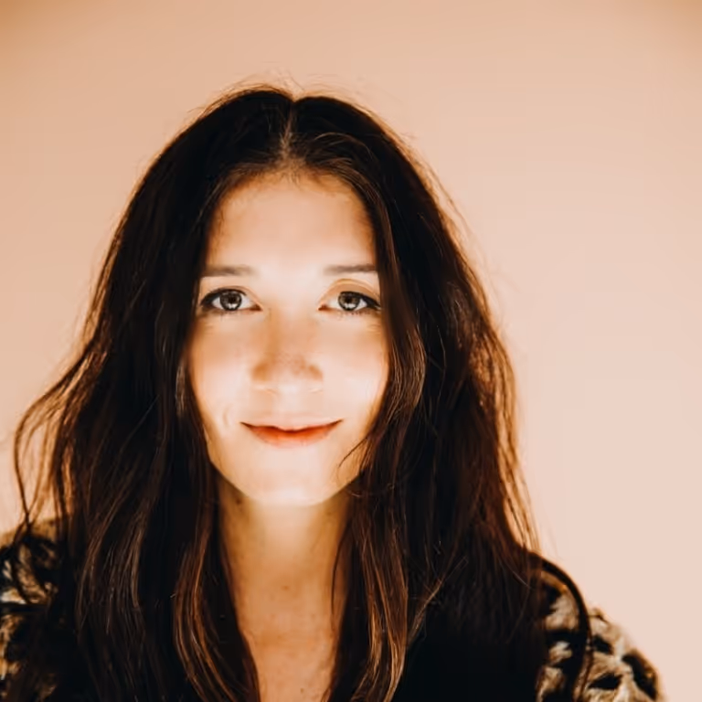 Headshot of Laina Ballantyne