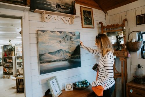 Tools to scale your resale shop: Advice from a pro seller