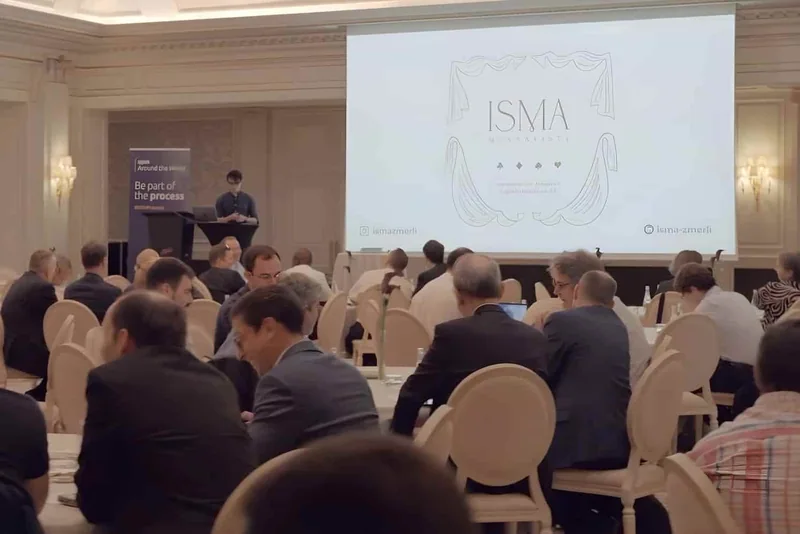 Isma Zmerli sur scène pour une keynote sur l’intelligence artificielle