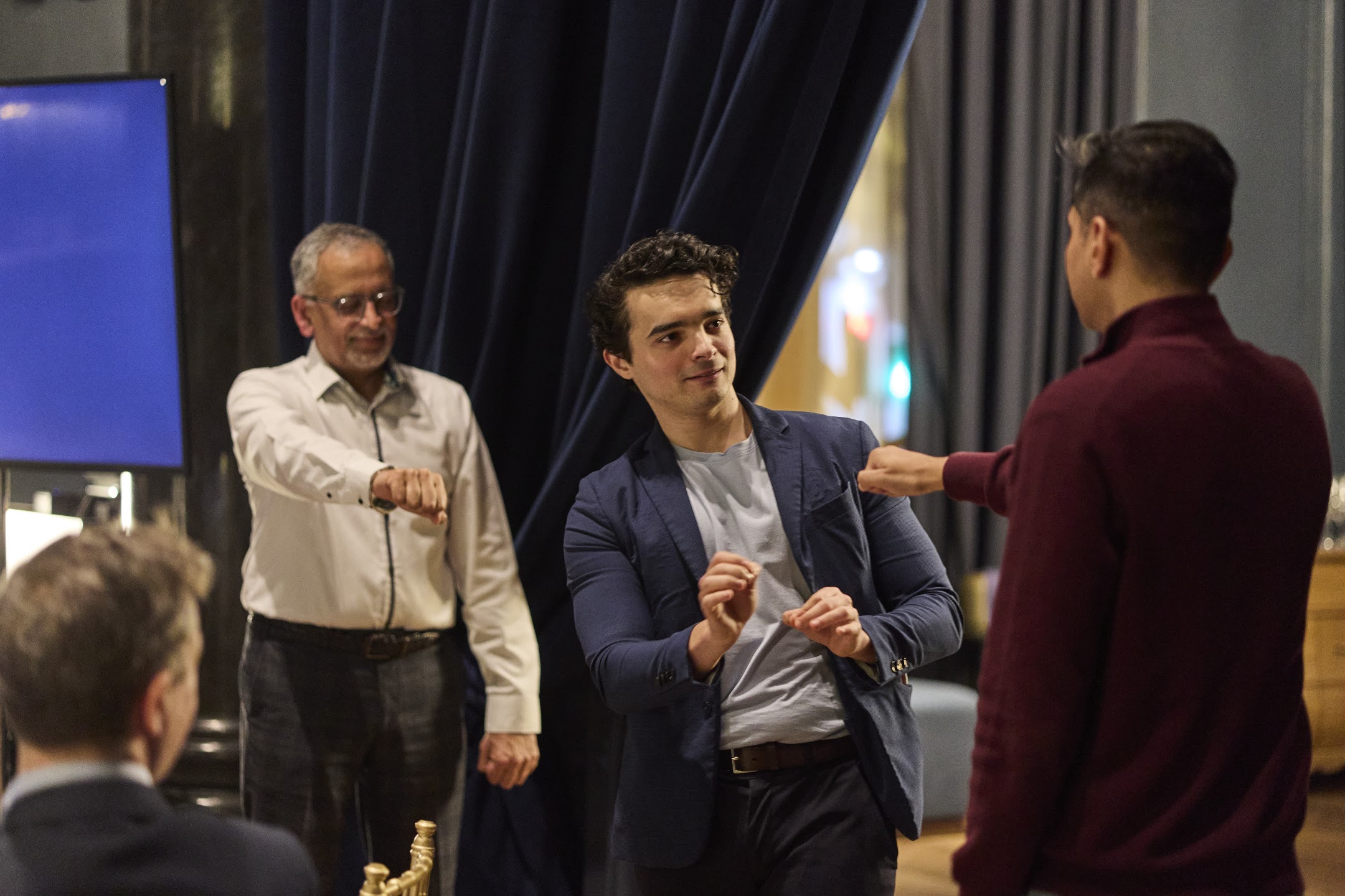Isma presents a mentalism experience with two standing participants.