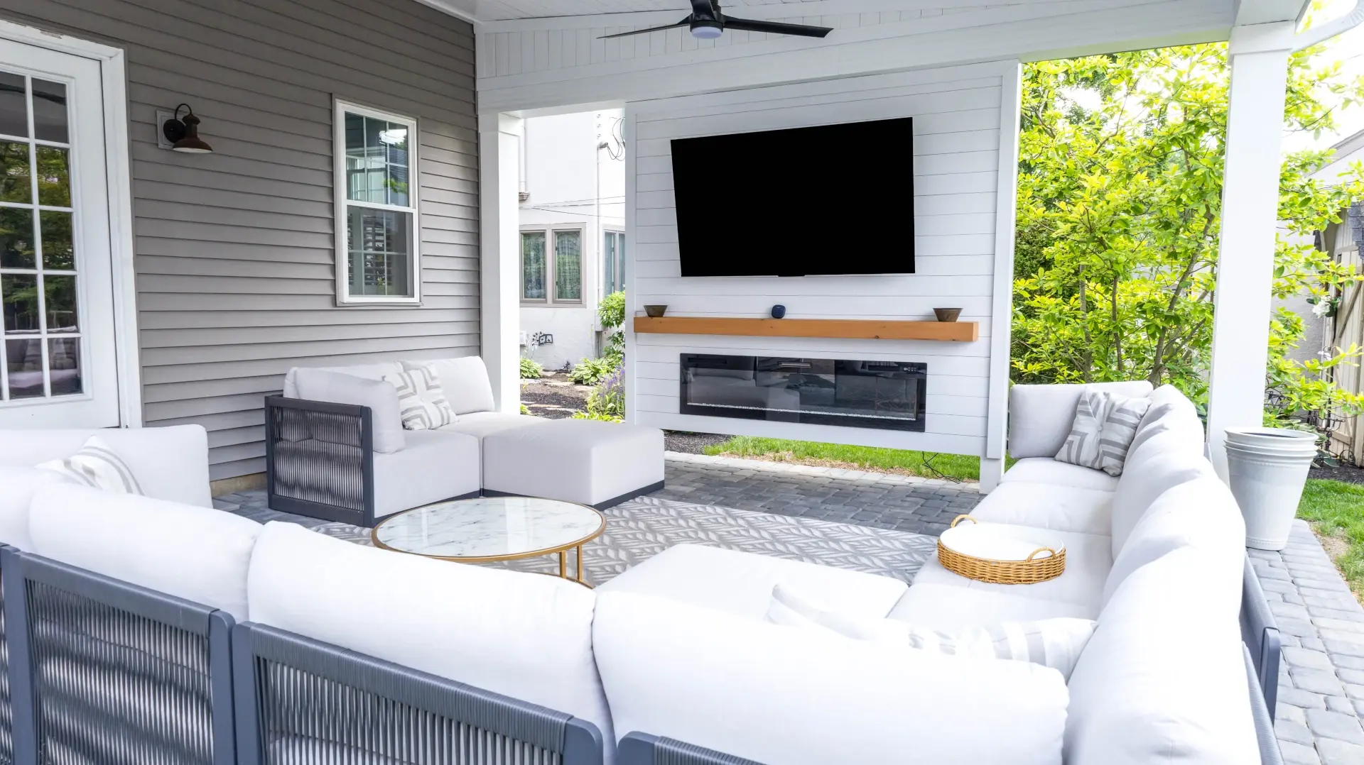 outdoor living in seasonal attached space
