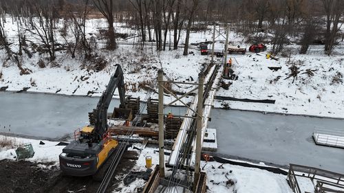 Bridge and gangway building