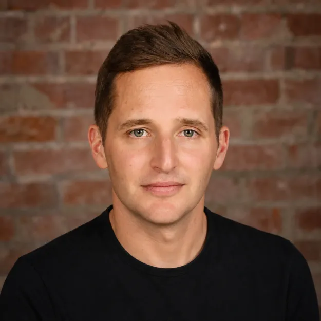 Headshot of Thomas Peck