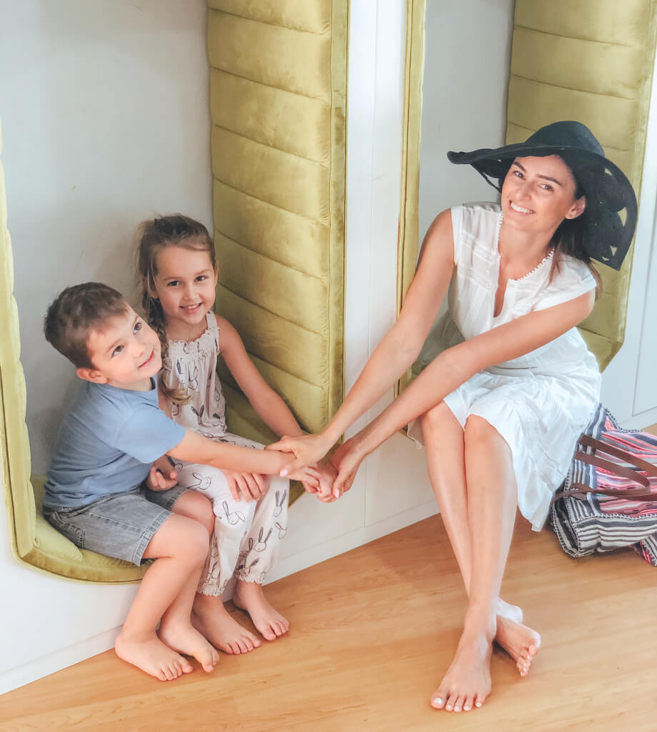 Katerina Gorbacheva with 2 kids, enjoying life.