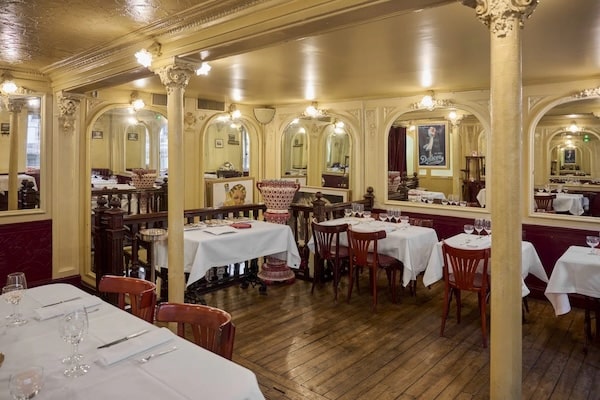 Network of fast food restaurants 