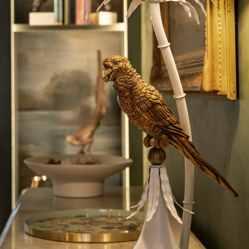 Parrot sculpture