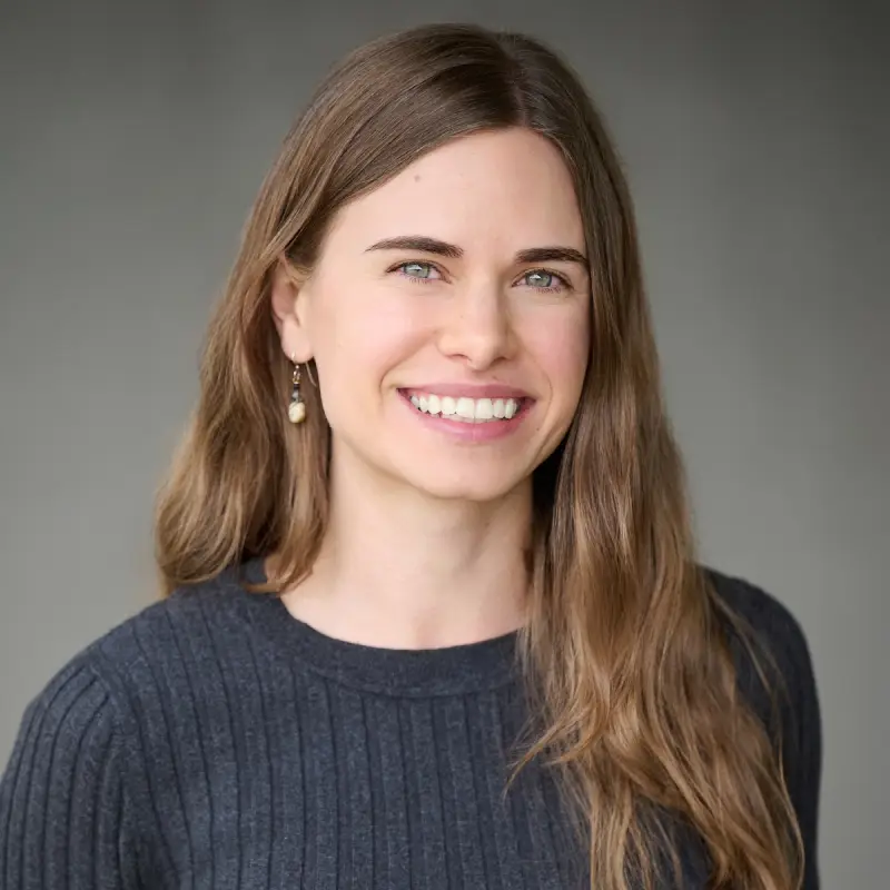 Headshot of Lindsay Olson