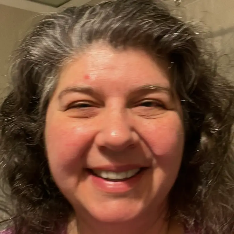 Headshot of Suzanne Verreault