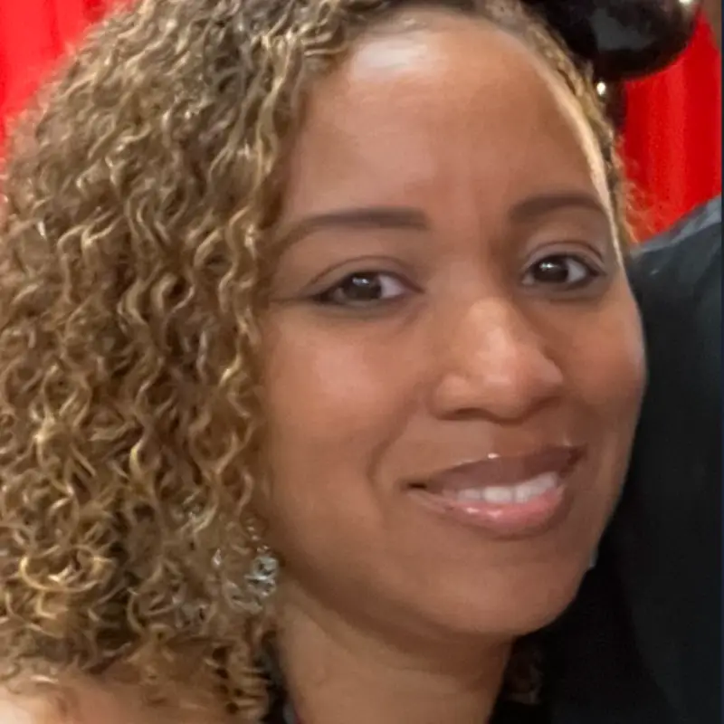 Headshot of Karia Kelch-Oliver