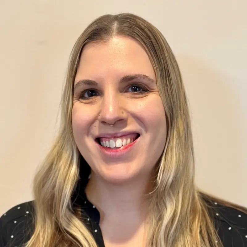 Headshot of Larissa Redziniak