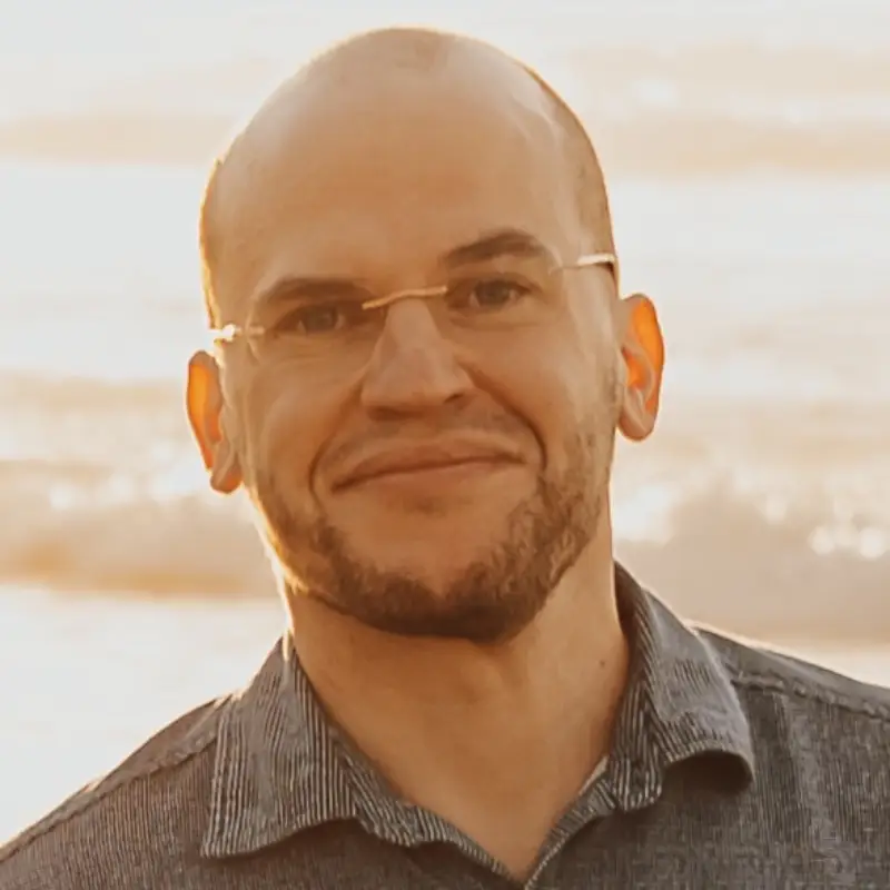 Headshot of Alexander Lapinski