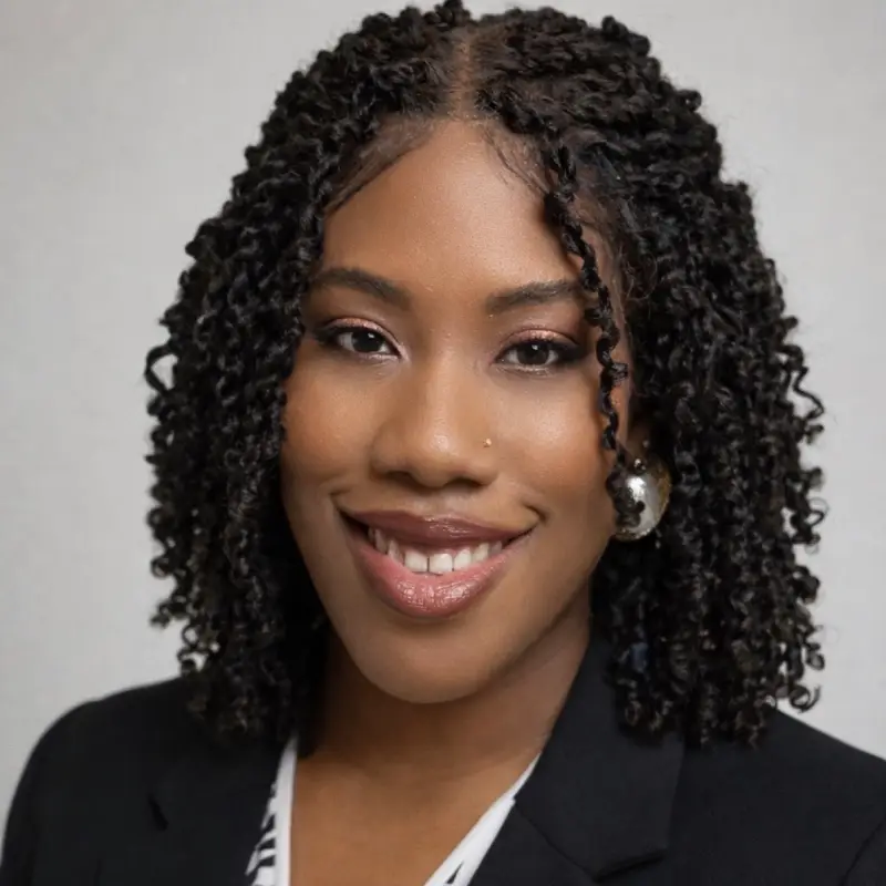 Headshot of Hannah Jones