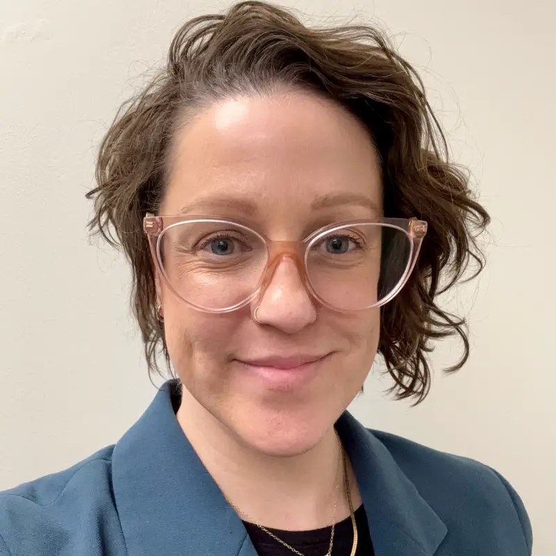 Headshot of Sara Scull