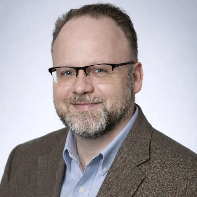 Headshot of Sean Leonard