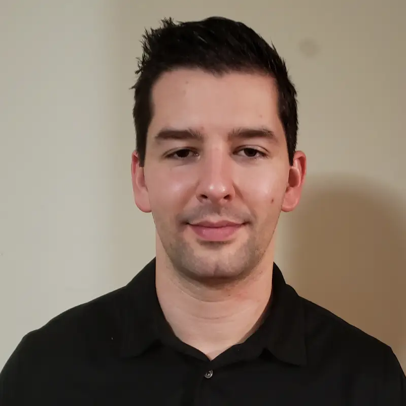 Headshot of Ryan Thomas