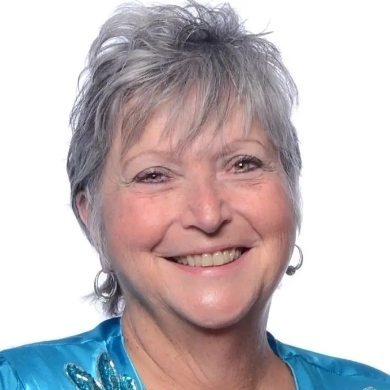 Headshot of Athena Drewes