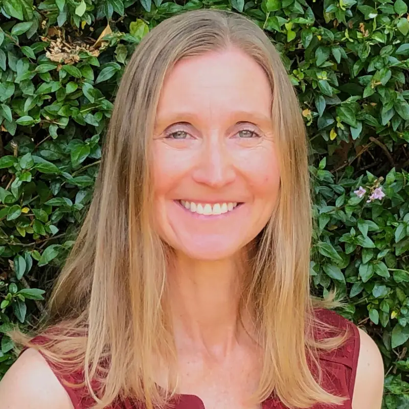 Headshot of Elizabeth Green