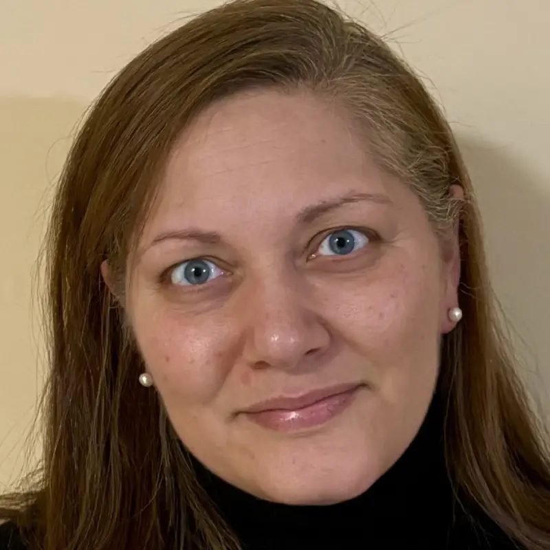 Headshot of Tali Shokek