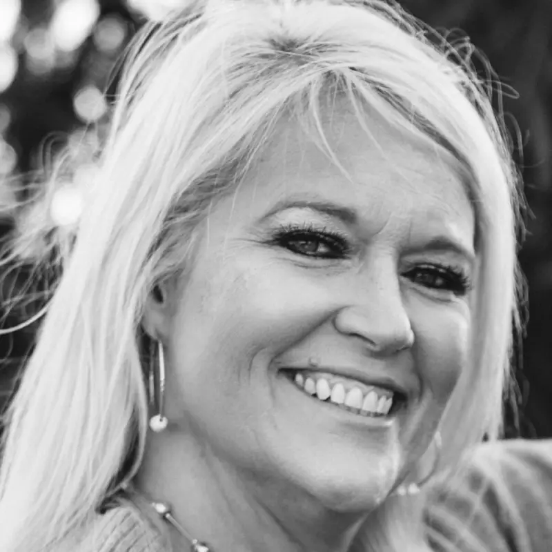 Headshot of Michelle Miller