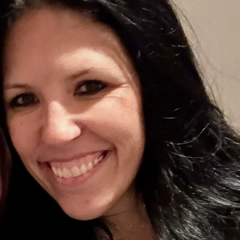 Headshot of Alexis Hahn