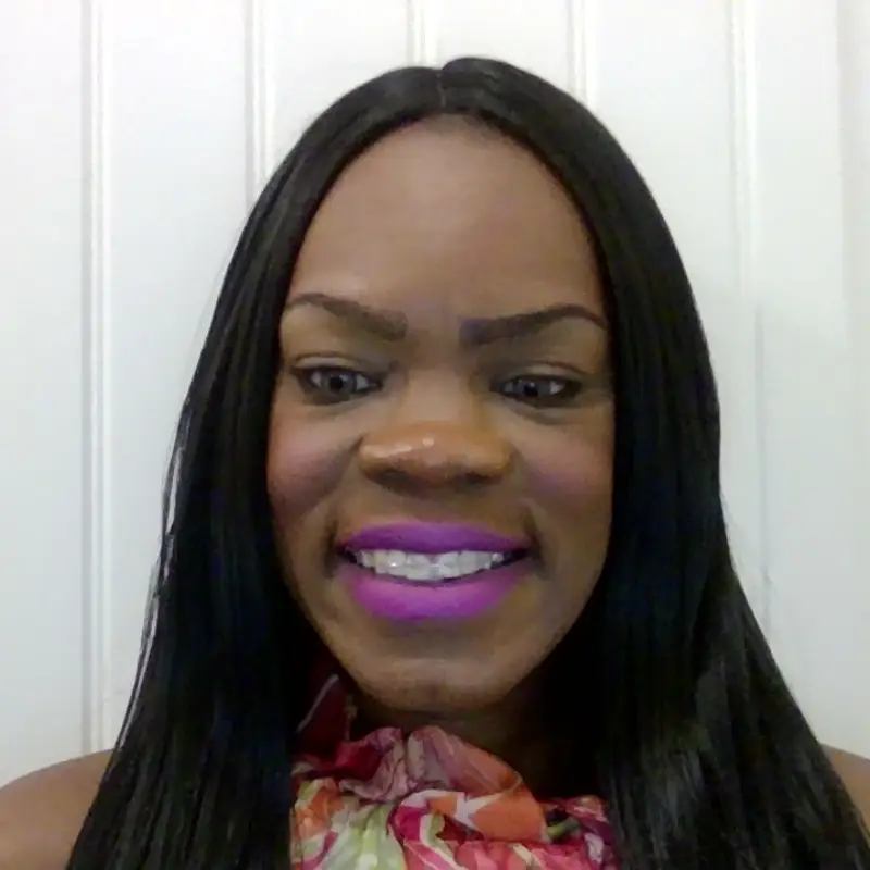 Headshot of Dana Valencia Robinson