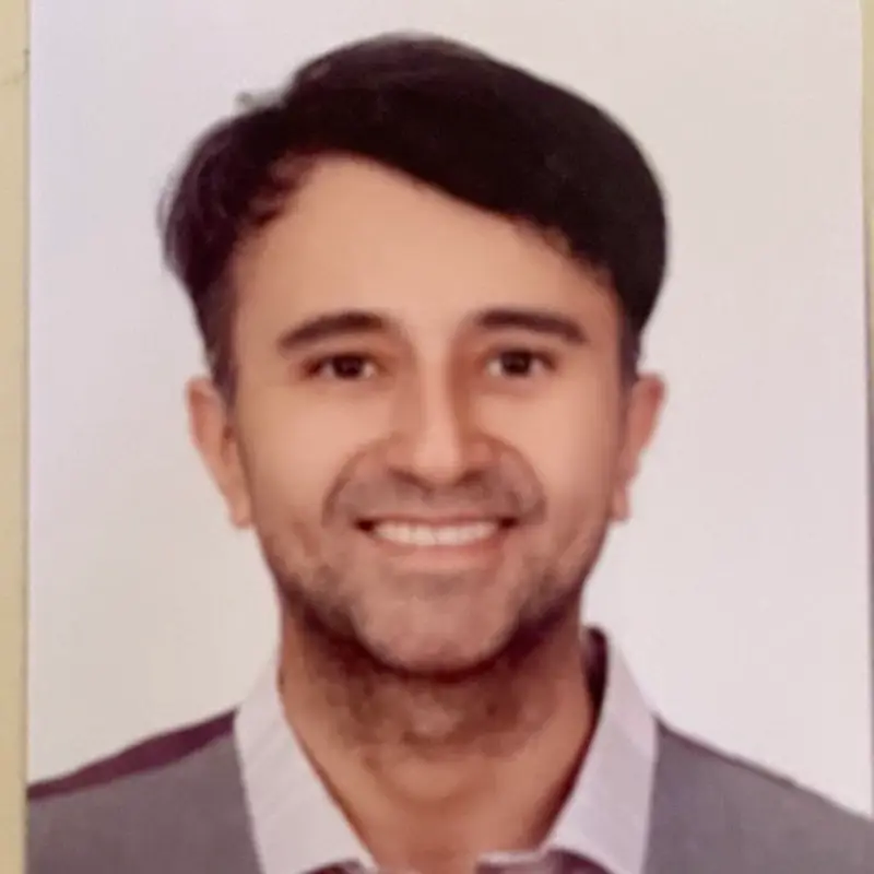 Headshot of Ai i Saleh