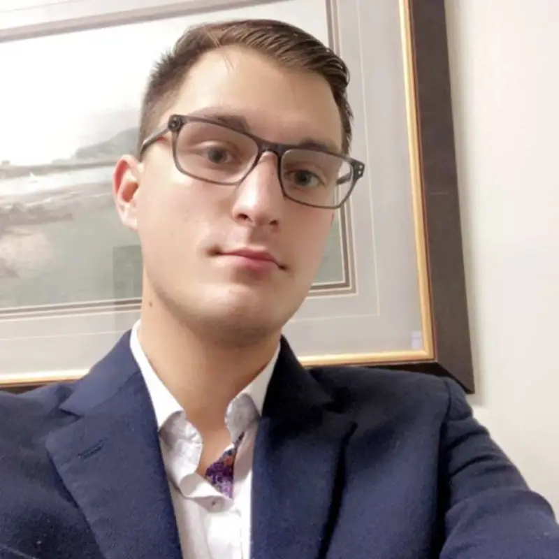 Headshot of Eric Riesterer