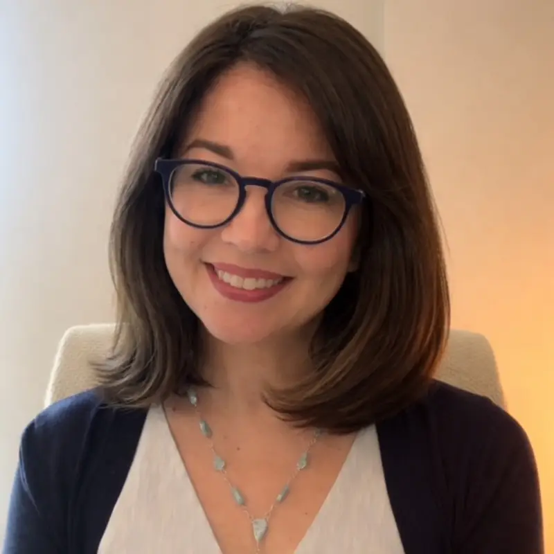 Headshot of Rebecca Bolen