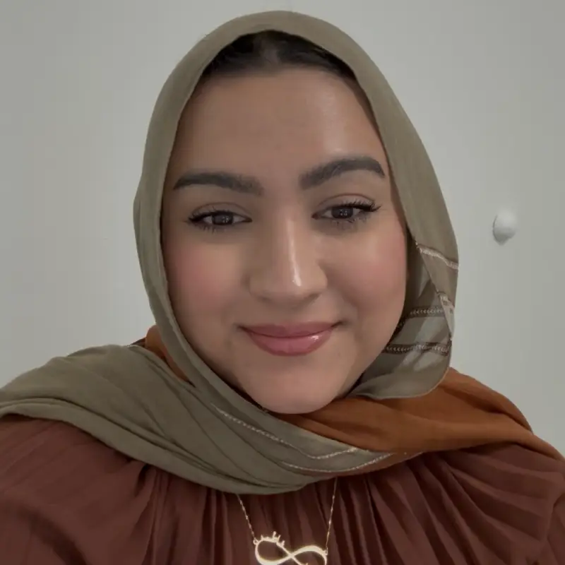 Headshot of Fatemeh Akbari 