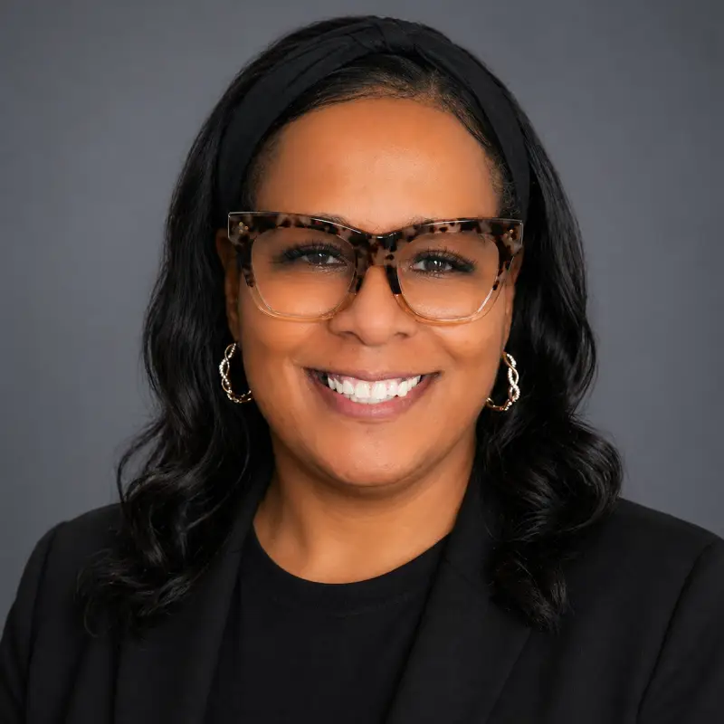 Headshot of Tracy Gordon