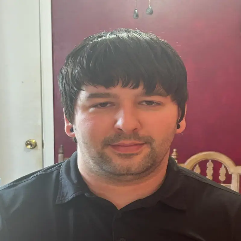 Headshot of Ryan Thomas