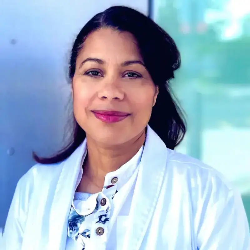 Headshot of Joanna Del Valle-Smith