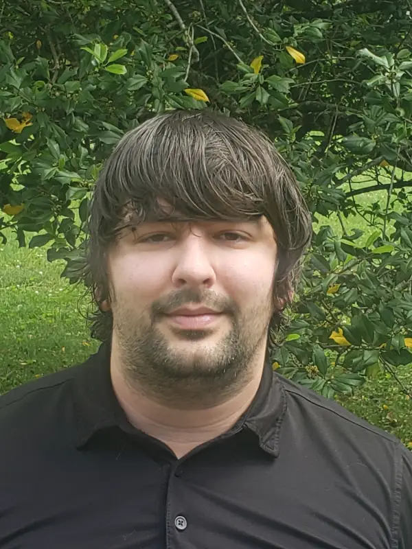 Headshot of Ryan Thomas