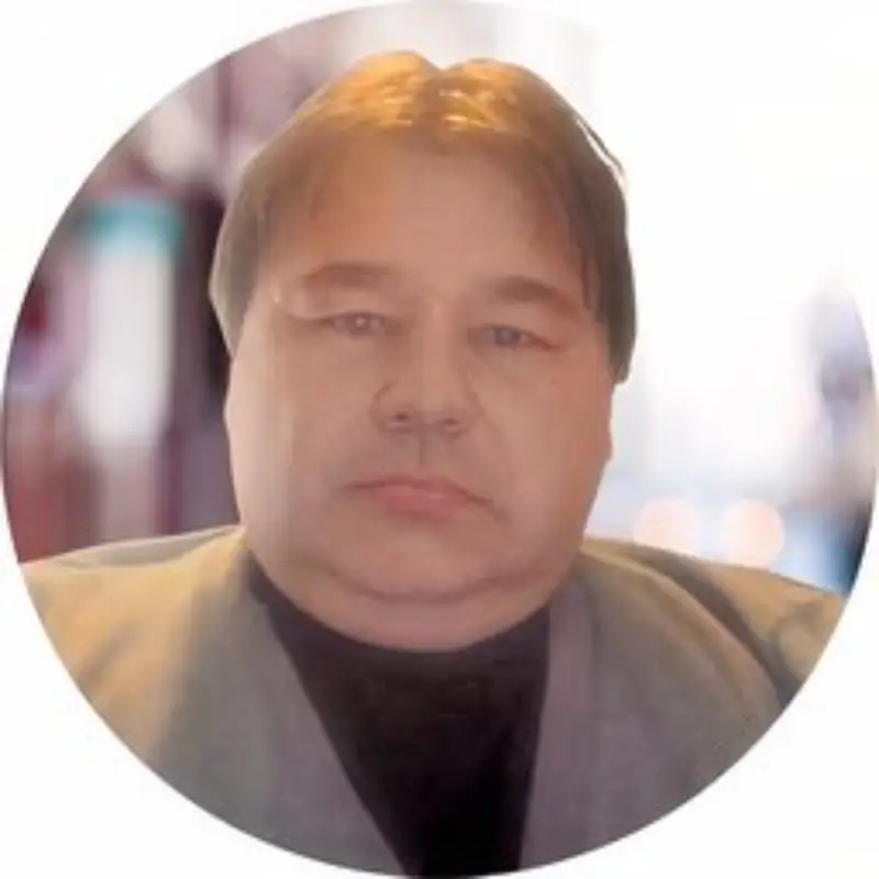 Headshot of Christopher Hale