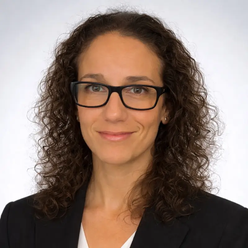 Headshot of Lara Weissblatt