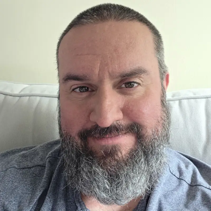 Headshot of Jonathan Thomas-Stagg