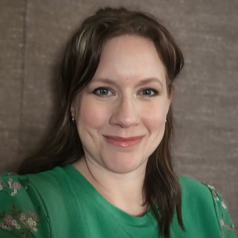 Headshot of Kelly Quednau