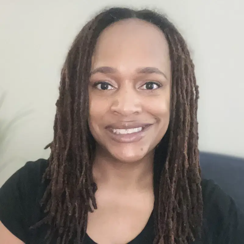 Headshot of Tia Jennings